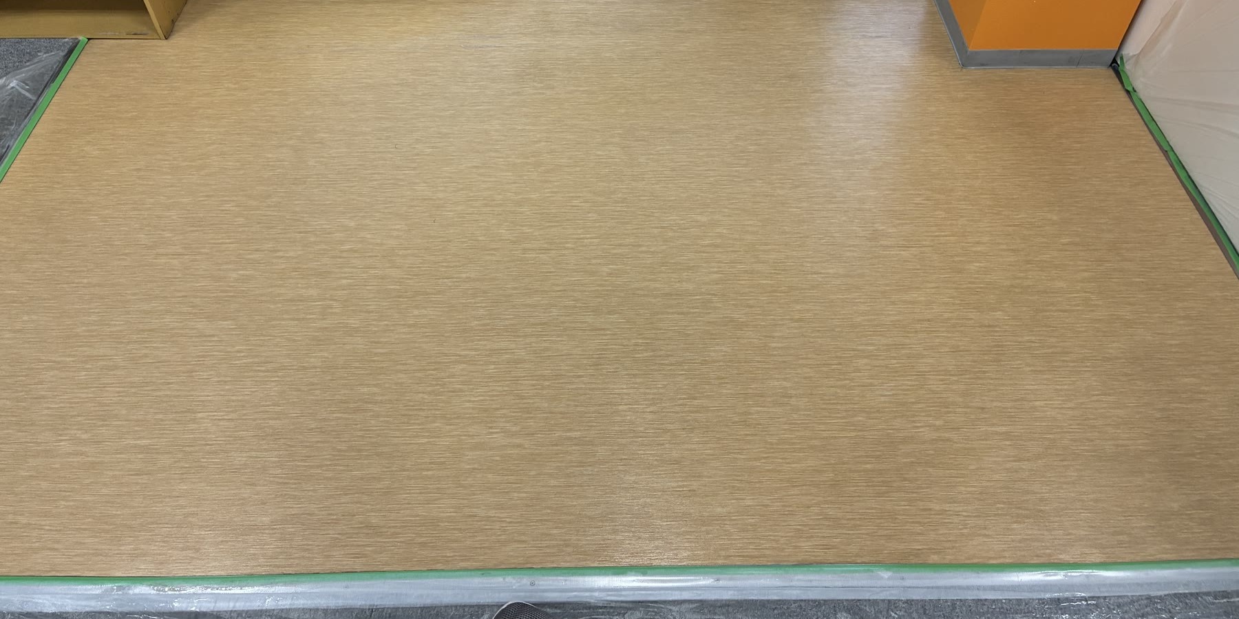 フィットネス施設の床面清掃後